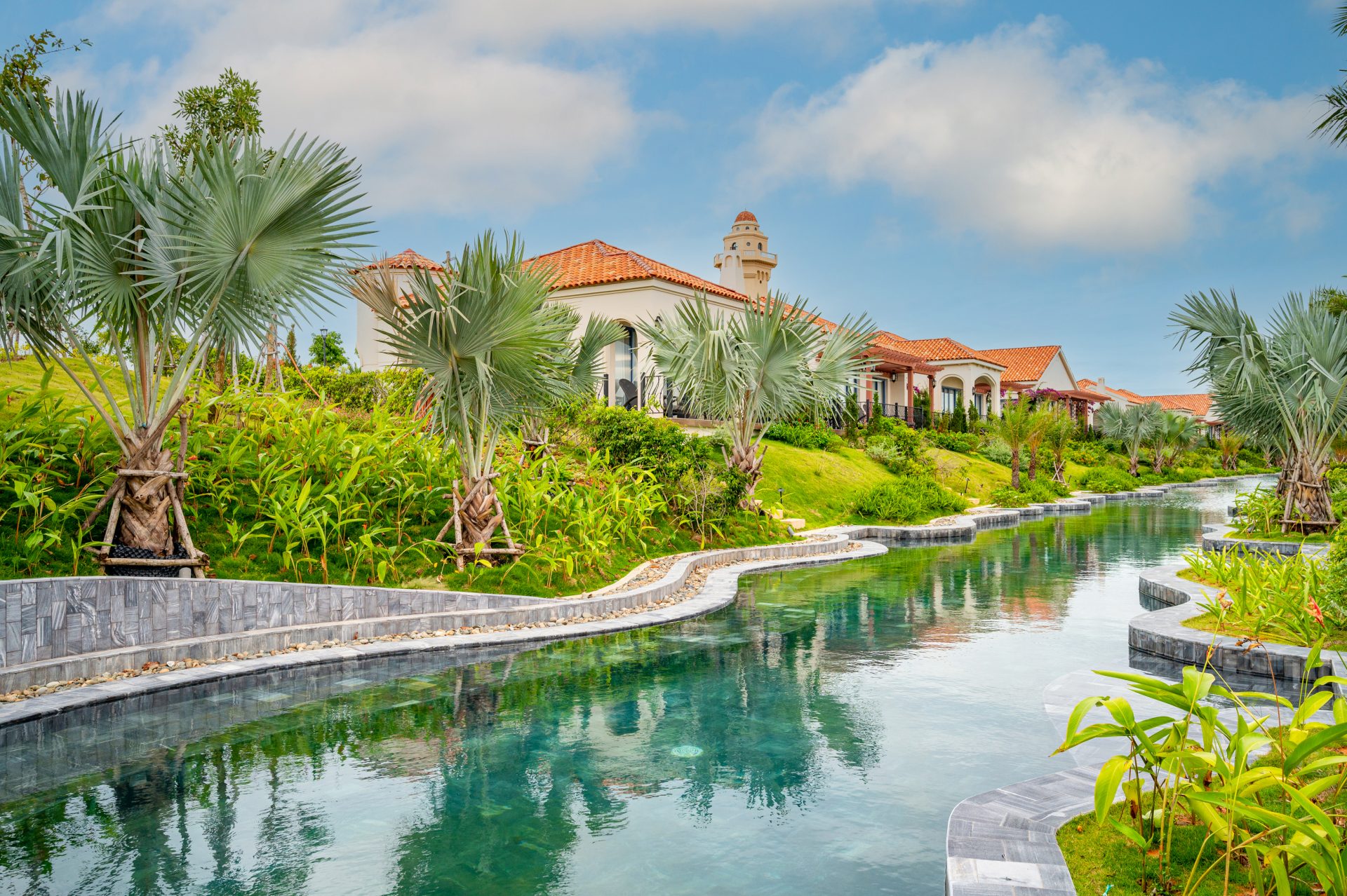 Centara introduces Premier Pool Access - TTR Weekly