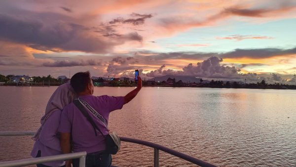 royal river cruise kuching