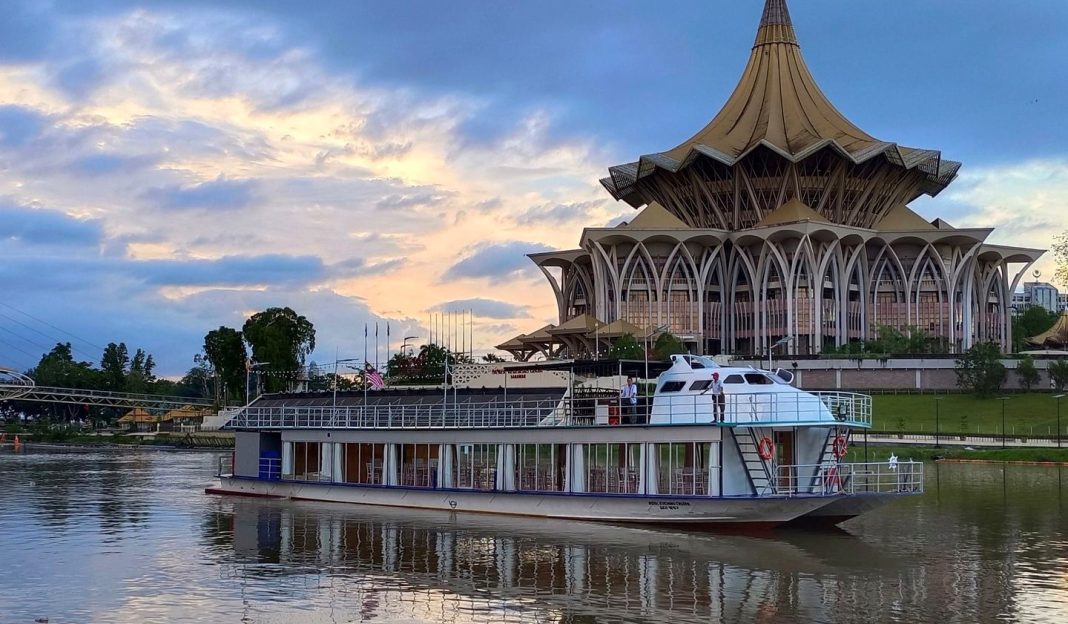 royal river cruise kuching