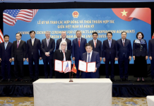 Vietjet signs mega US agreements