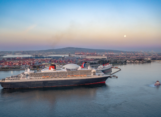 Cunard Queens rendezvous in Long Beach