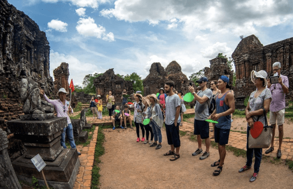Vietnam hosts 2.5 million visitors in January