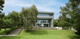 Rare residence under the auction hammer
