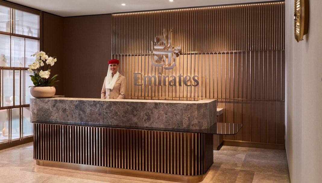 1920_tobymitchell2026_emirates_munichlounge_reception-desk-horizontal_0081-f-rgb-copy