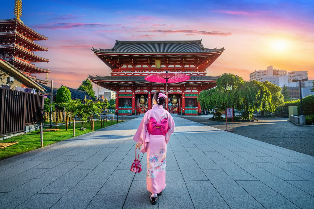 Asian,Woman,Wearing,Japanese,Traditional,Kimono,At,Temple,In,Tokyo,